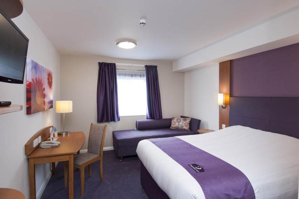 Premier Inn Newcastle - Gosforth/Крамлингтън Стая снимка