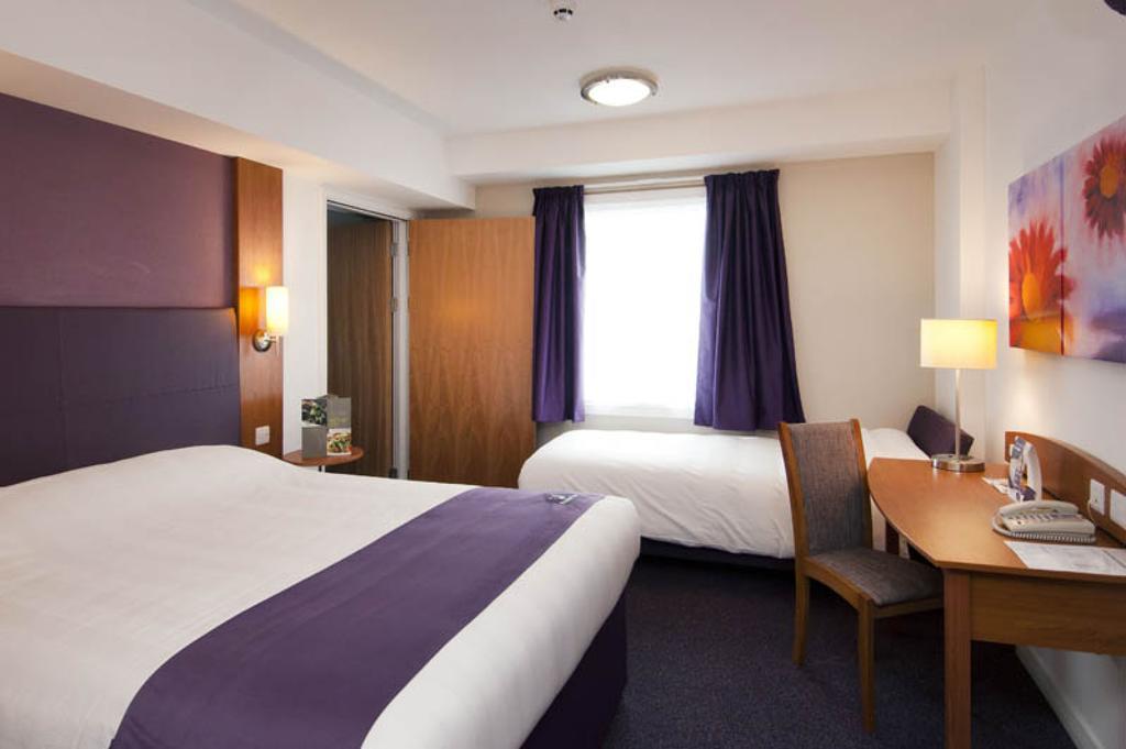 Premier Inn Newcastle - Gosforth/Крамлингтън Стая снимка