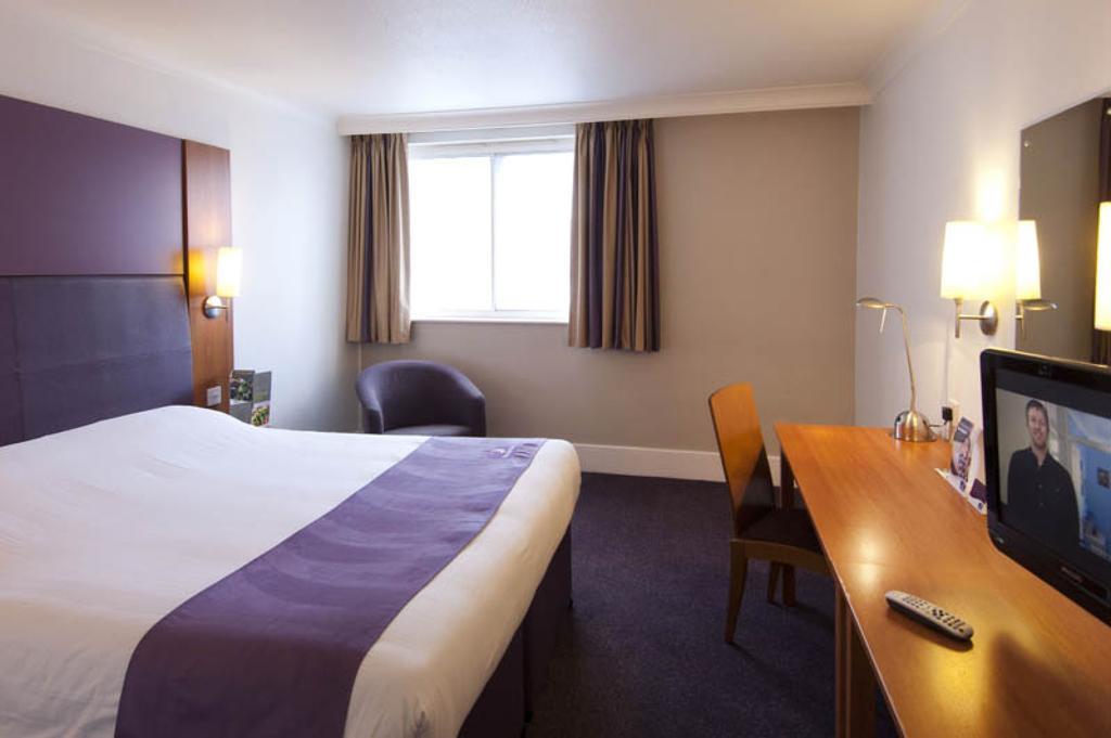 Premier Inn Newcastle - Gosforth/Крамлингтън Стая снимка