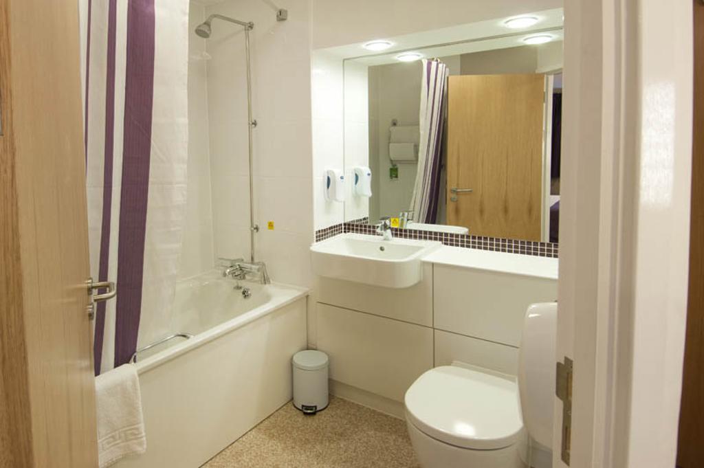 Premier Inn Newcastle - Gosforth/Крамлингтън Стая снимка