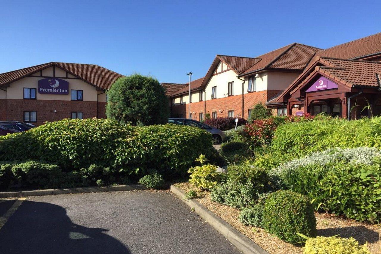 Premier Inn Newcastle - Gosforth/Крамлингтън Екстериор снимка