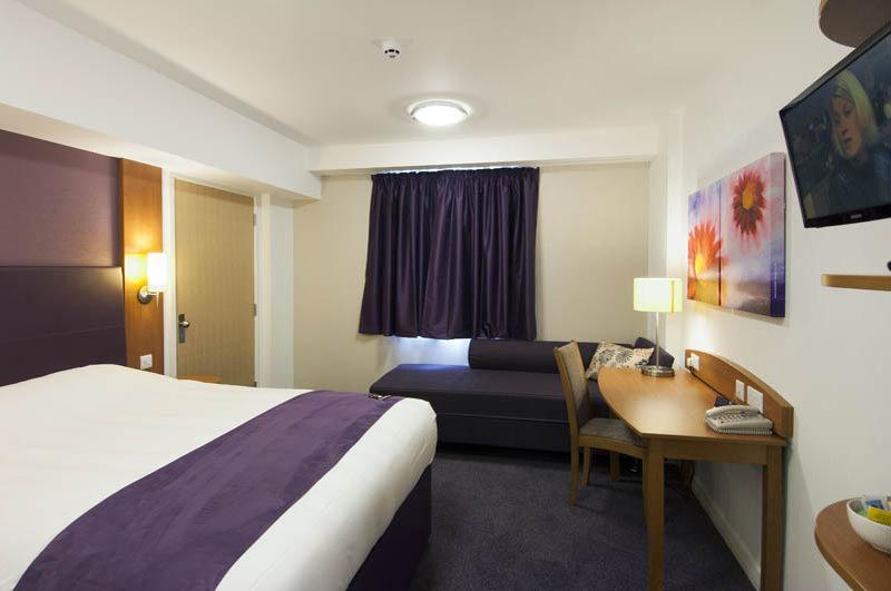 Premier Inn Newcastle - Gosforth/Крамлингтън Екстериор снимка